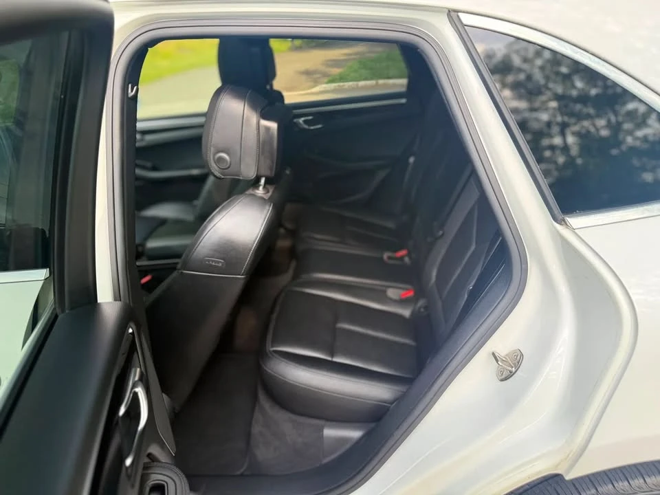 2017 Porsche Macan - Image 13 of 15