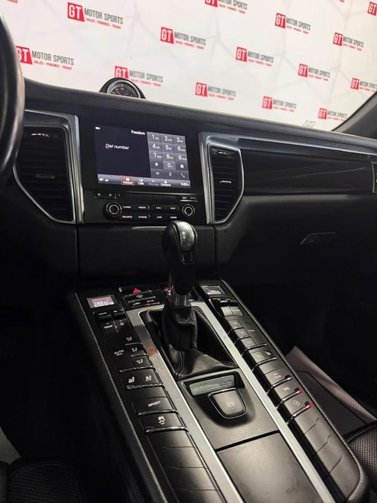 2017 Porsche Macan - Image 16 of 20