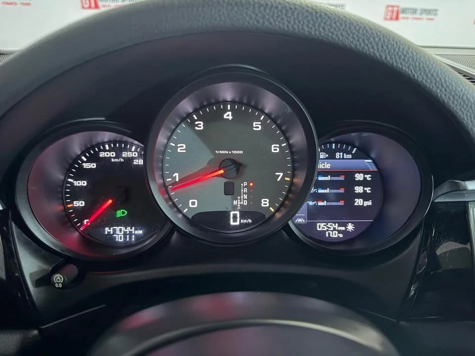 2017 Porsche Macan - Image 18 of 20