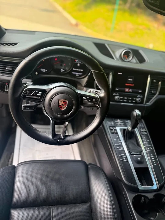 2017 Porsche Macan - Image 9 of 15