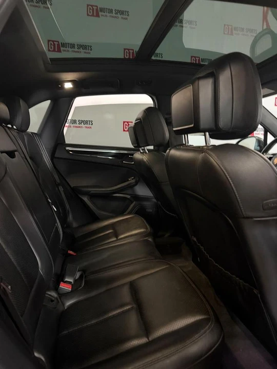2017 Porsche Macan - Image 12 of 20