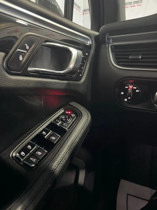 2017 Porsche Macan - Image 19 of 20