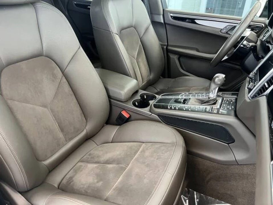 2017 Porsche Macan - Image 15 of 20