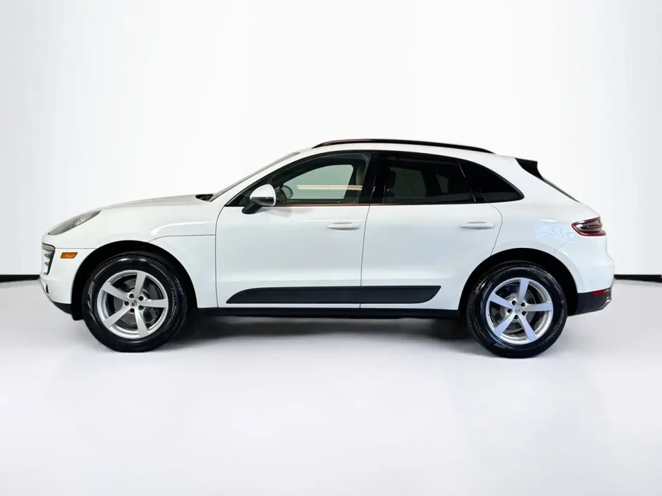 2017 Porsche Macan - Image 2 of 9