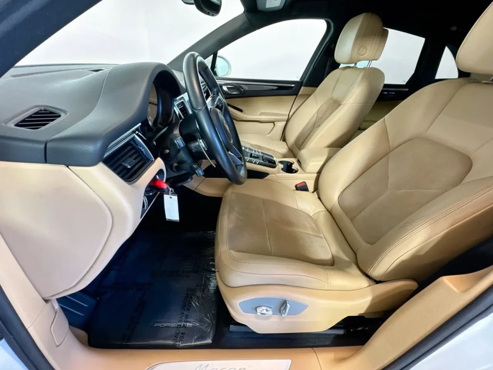 2017 Porsche Macan - Image 5 of 9
