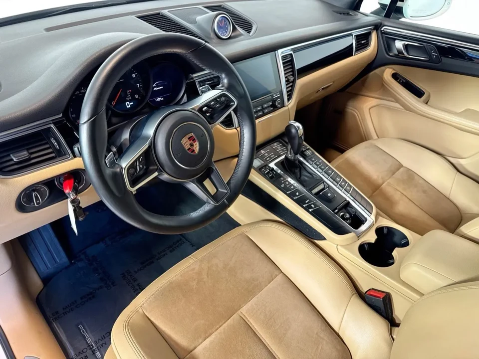 2017 Porsche Macan - Image 4 of 9