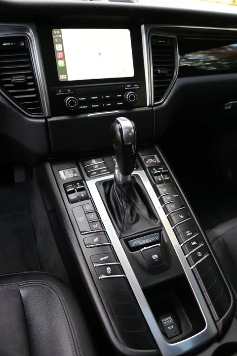2017 Porsche Macan S - Image 10 of 17