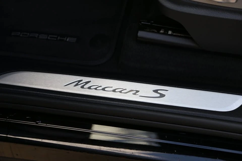 2017 Porsche Macan S - Image 16 of 17