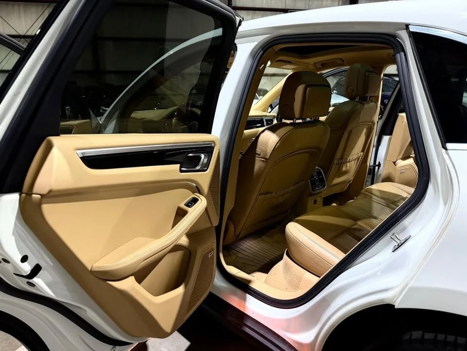 2017 Porsche Macan S - Image 16 of 20