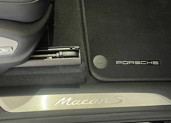 2017 Porsche Macan S - Image 17 of 19