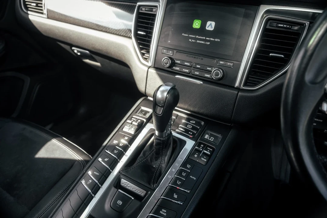 2017 Porsche Macan S - Image 25 of 31