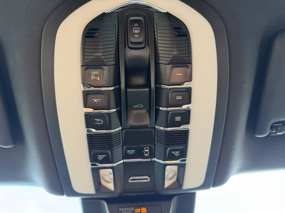 2017 Porsche Macan S - Image 17 of 24