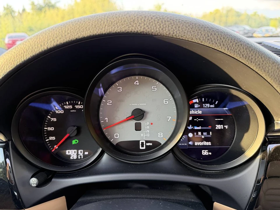 2017 Porsche Macan S - Image 16 of 24