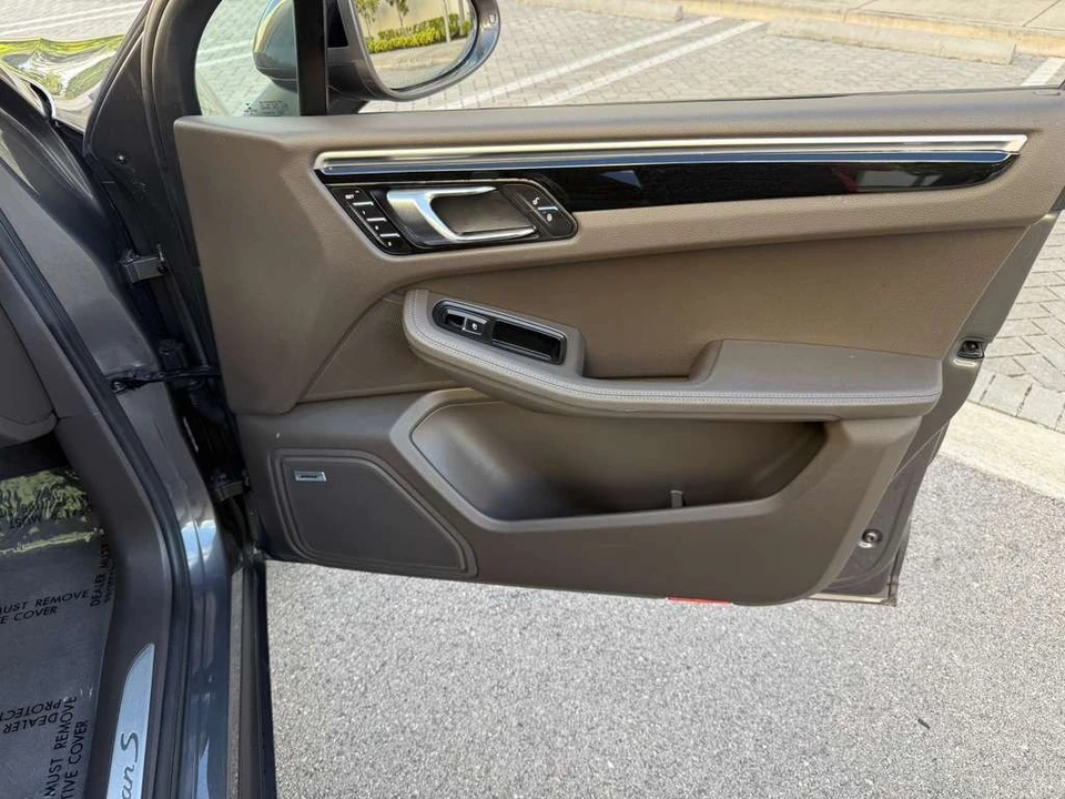 2017 Porsche Macan S - Image 26 of 29