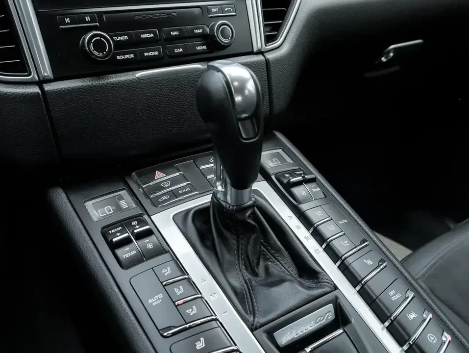 2017 Porsche Macan S - Image 16 of 20