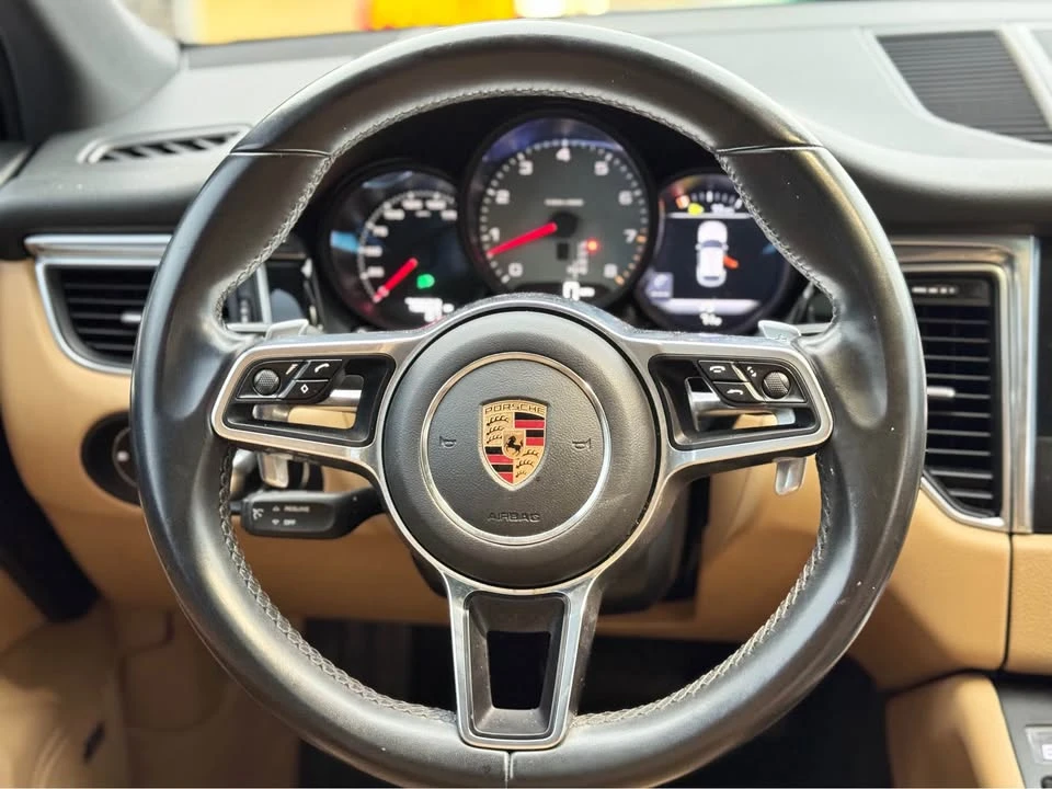 2017 Porsche Macan S - Image 18 of 19