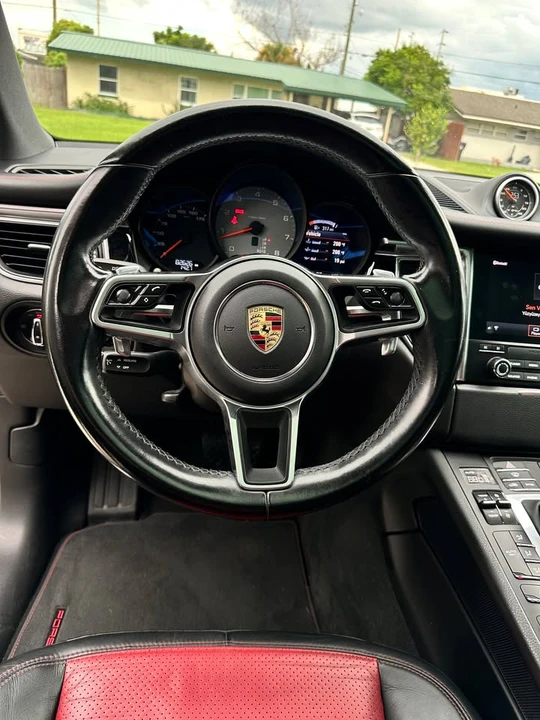 2017 Porsche Macan S - Image 16 of 17