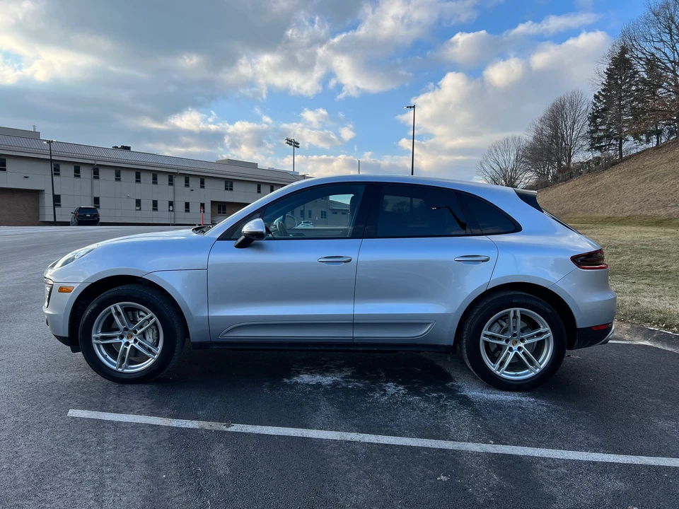 2017 Porsche Macan S - Image 10 of 31