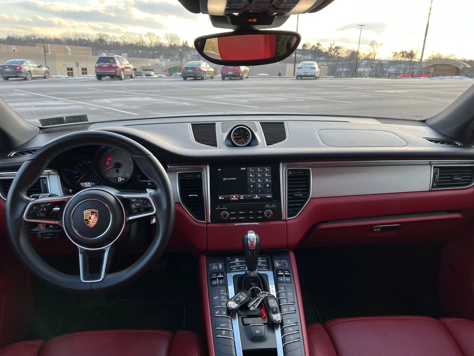 2017 Porsche Macan S - Image 24 of 31