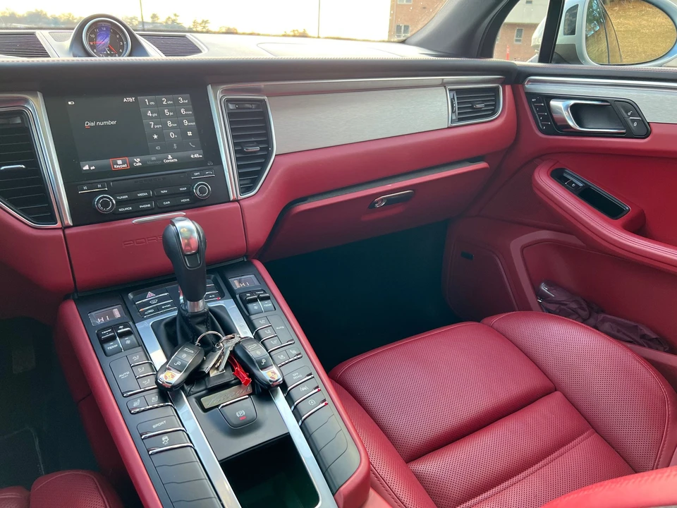 2017 Porsche Macan S - Image 25 of 31