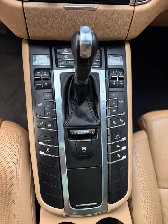 2017 Porsche Macan S - Image 16 of 19
