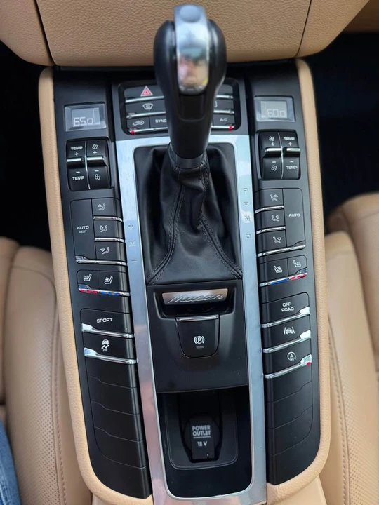 2017 Porsche Macan S - Image 14 of 16