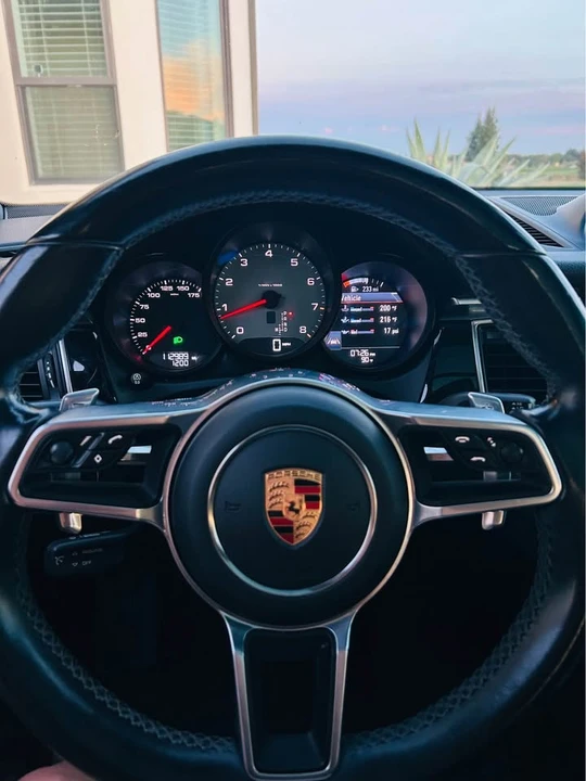 2017 Porsche Macan S - Image 6 of 10