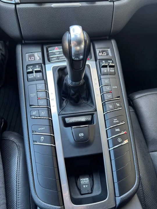 2017 Porsche Macan S - Image 16 of 20