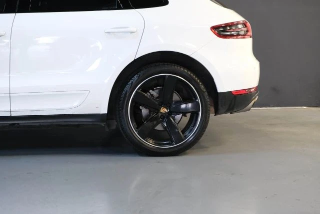 2017 Porsche Macan S - Image 17 of 21