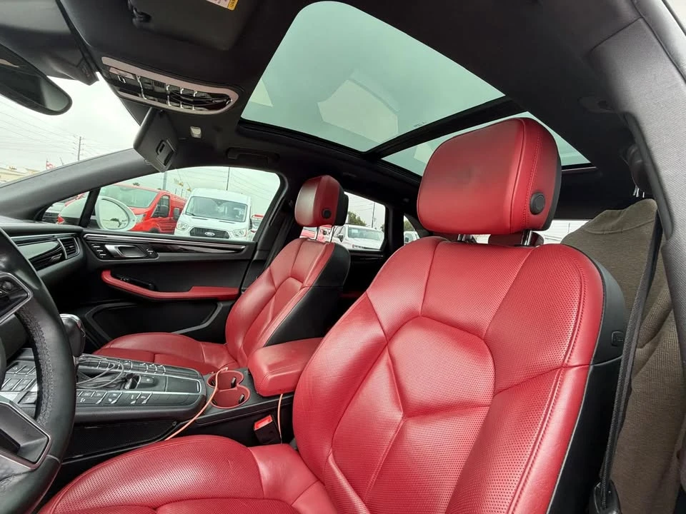 2017 Porsche Macan Turbo - Image 6 of 8