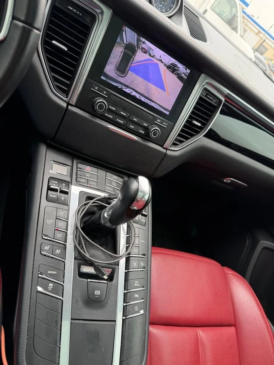 2017 Porsche Macan Turbo - Image 7 of 8