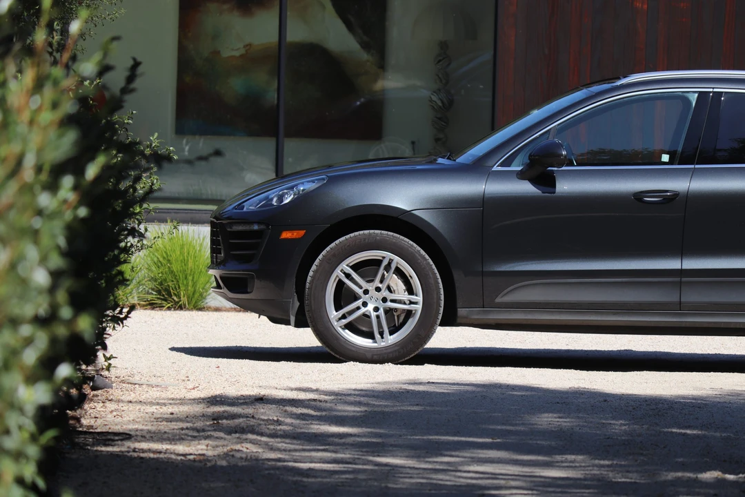 2017 Porsche Macan S - Image 18 of 31
