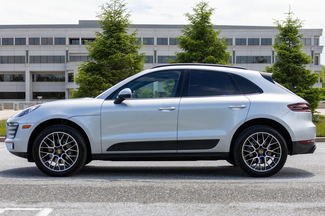 2017 Porsche Macan S - Image 26 of 31