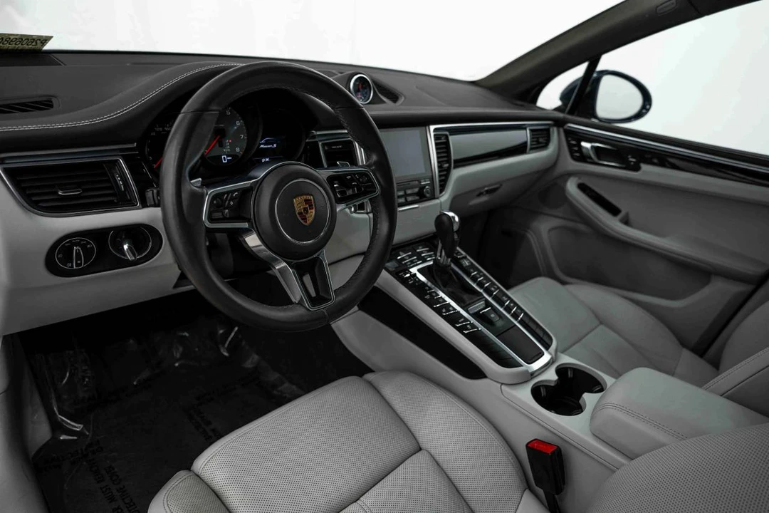 2017 Porsche Macan S - Image 4 of 5