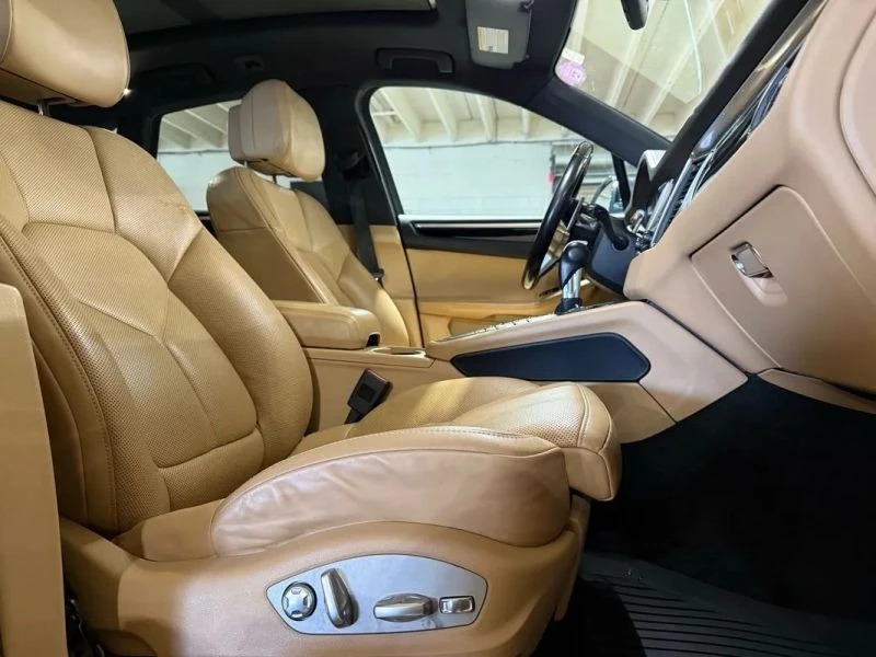 2017 Porsche Macan S - Image 10 of 12