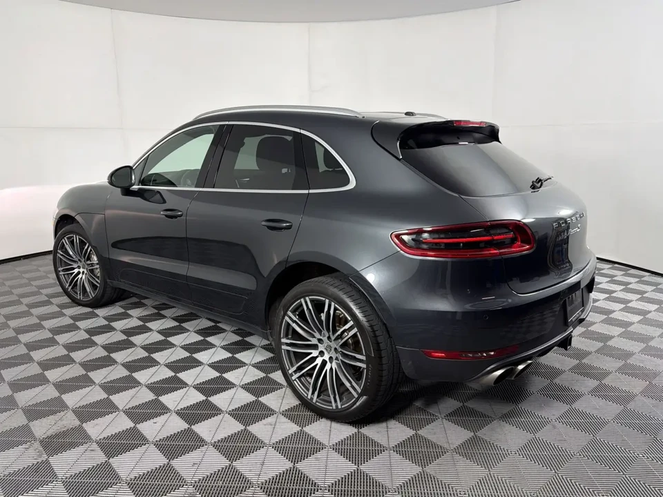 2017 Porsche Macan - Image 24 of 31