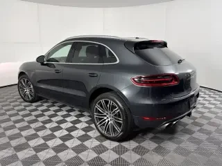2017 Porsche Macan - Image 21 of 31