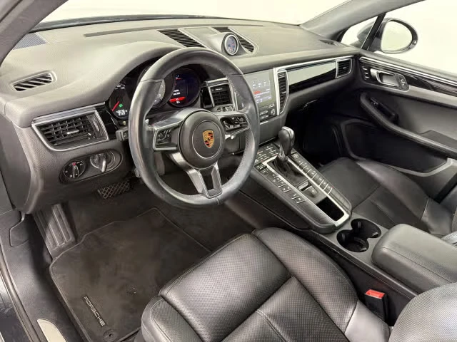2017 Porsche Macan - Image 26 of 31