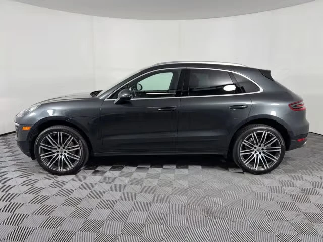 2017 Porsche Macan - Image 10 of 31