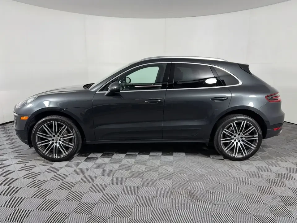 2017 Porsche Macan - Image 15 of 31