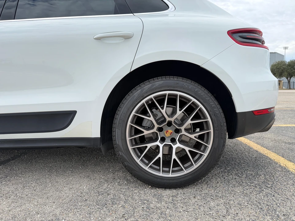 2017 Porsche Macan S - Image 24 of 31