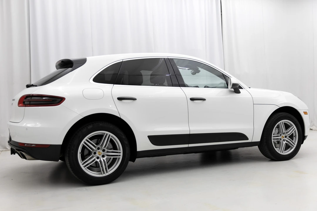 2017 Porsche Macan S - Image 25 of 31