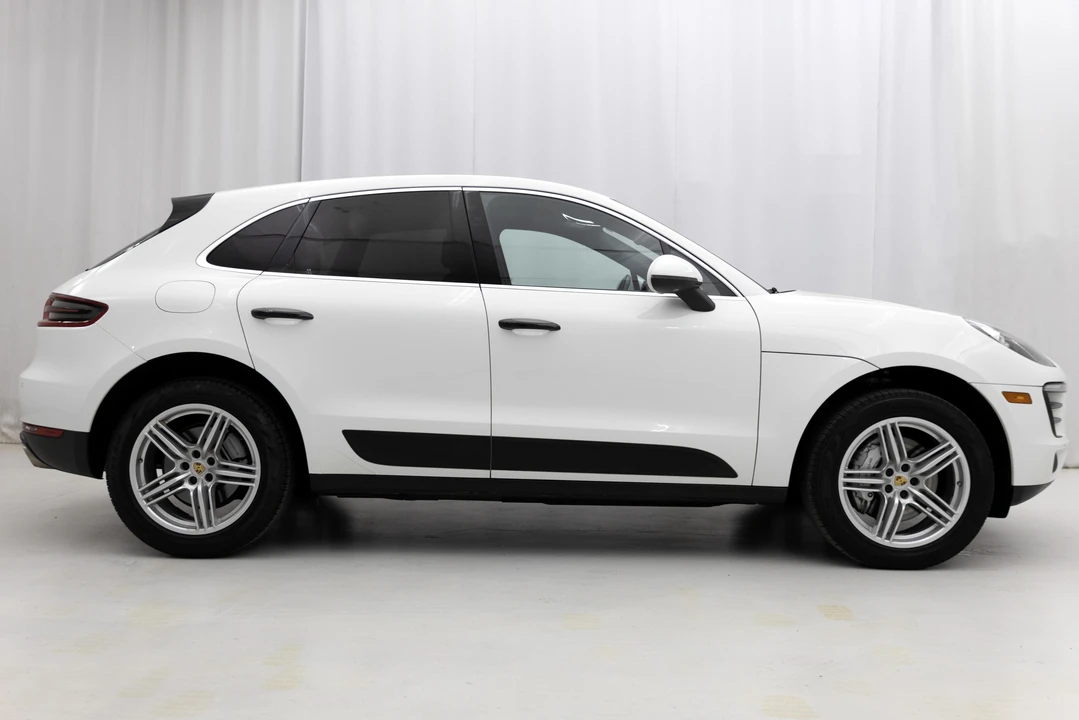 2017 Porsche Macan S - Image 26 of 31