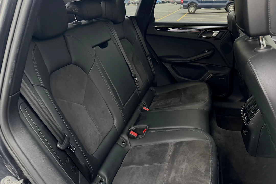 2017 Porsche Macan S - Image 24 of 31