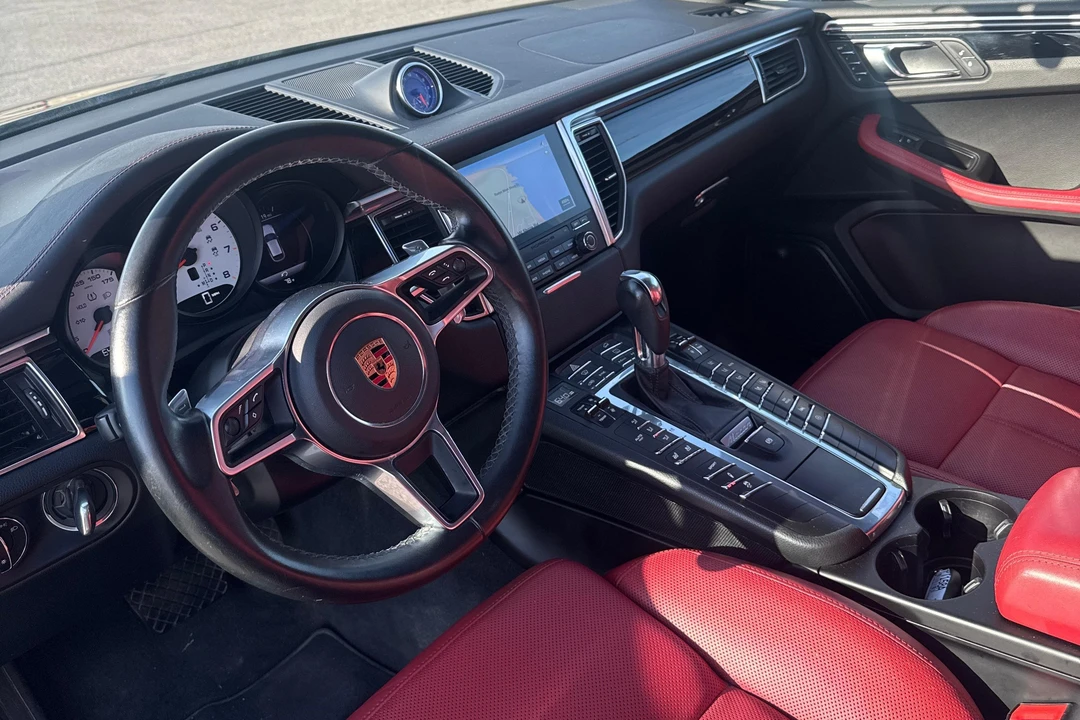 2017 Porsche Macan S - Image 26 of 31