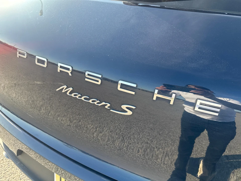 2017 Porsche Macan S - Image 18 of 31