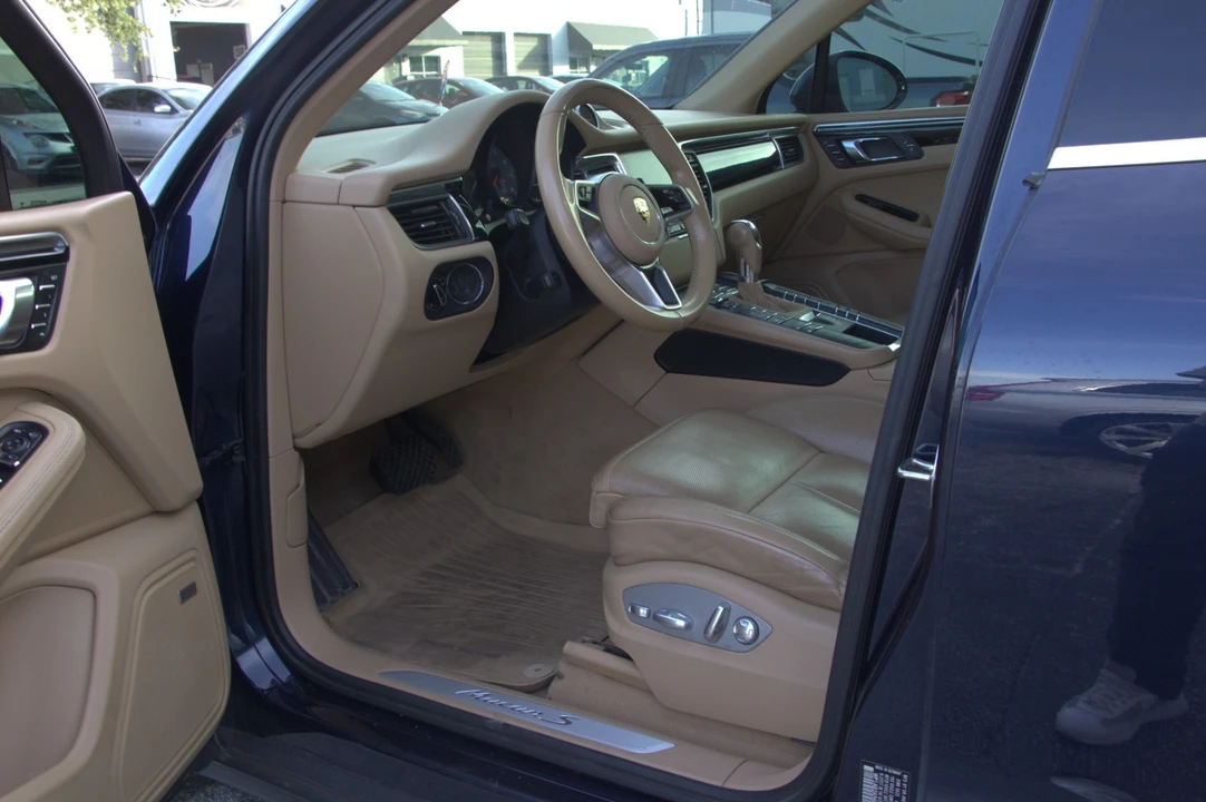 2017 Porsche Macan S - Image 24 of 31