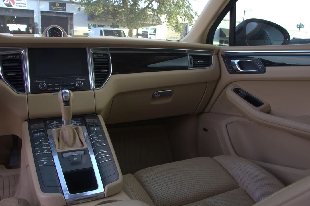 2017 Porsche Macan S - Image 30 of 31