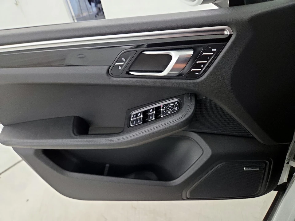 2017 Porsche Macan S - Image 13 of 27