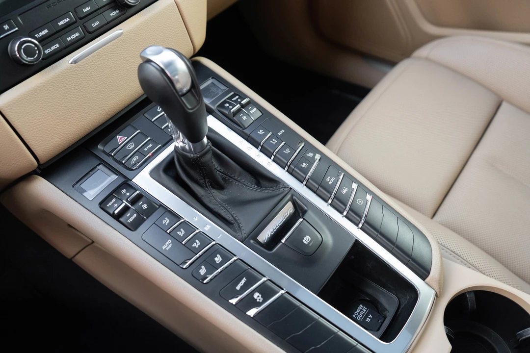 2017 Porsche Macan S - Image 19 of 31